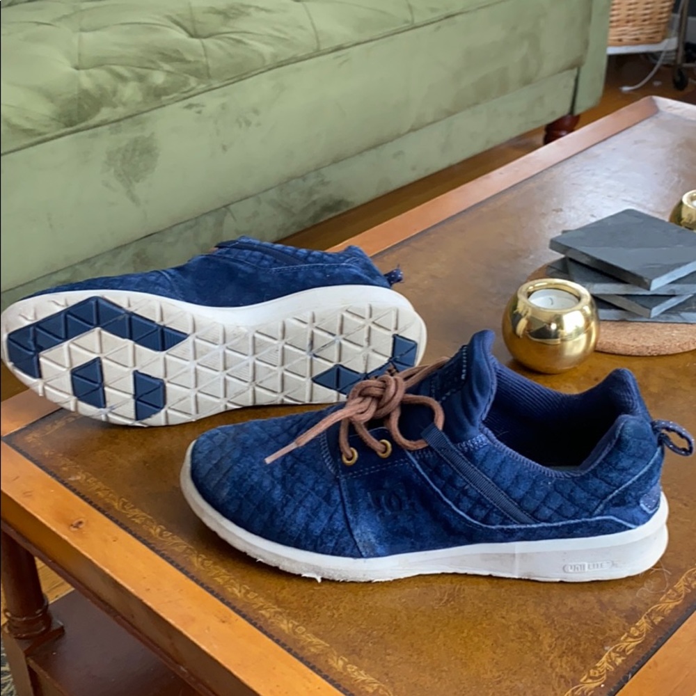 DC heathrow lx Blue suede - - quilted- -sz “11”